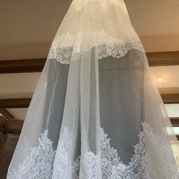 Lace ivory wedding dress - Picture 11 of 14